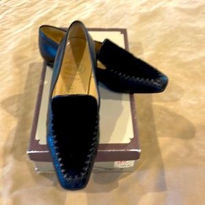 Black Bruno Mayli leather and suede loafers. Sz4.5B